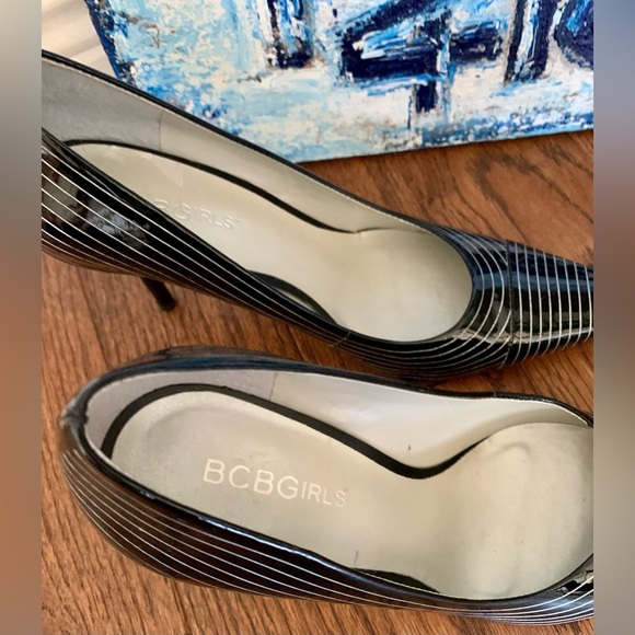 BCBGirls Black Patent leather White Pinstripe Sz. 35.5 Brazil Great Condition - Picture 4 of 12